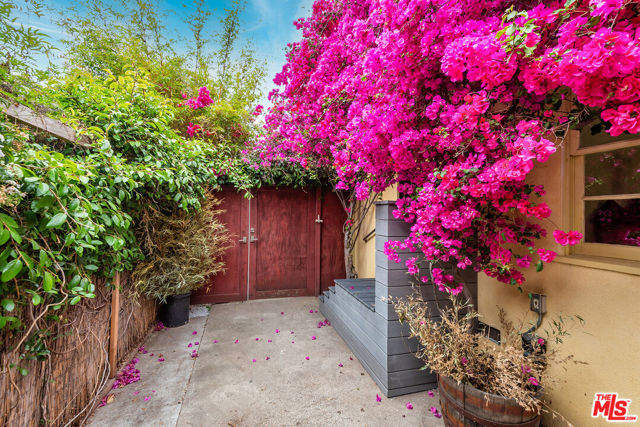 3761 Ashwood Avenue, Los Angeles CA: https://media.crmls.org/mediaz/6cc014cc-9d3b-42c3-9396-bf4560fff4e6.jpg