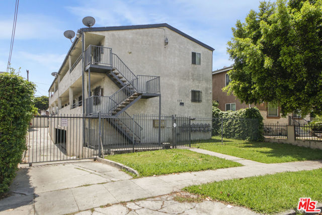 3120 W 71st Street, Los Angeles CA: https://media.crmls.org/mediaz/6cc020b9-70c8-420d-8853-aee61721a865.jpg