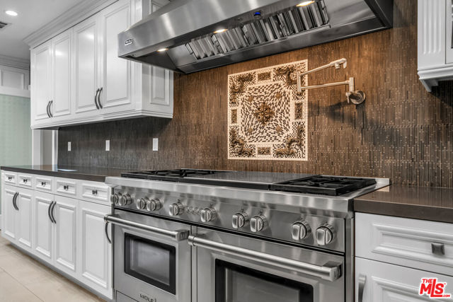 4311 Coquette Place, Tarzana CA: https://media.crmls.org/mediaz/6cc02cea-ba80-47f2-bc03-87c36297210e.jpg