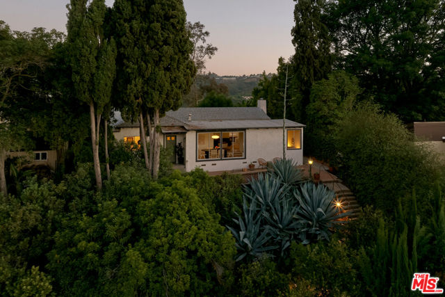 11764 Laurelcrest Drive, Studio City CA: https://media.crmls.org/mediaz/6cc0c277-df68-431f-be65-73c139b905f3.jpg
