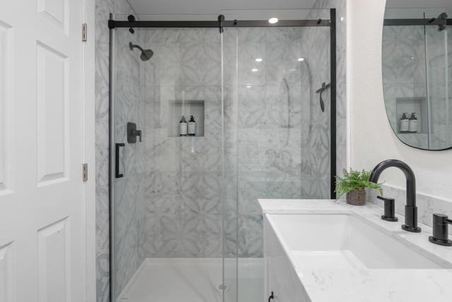 2700 Lawrence Crossley Road #105, Palm Springs, CA 92264