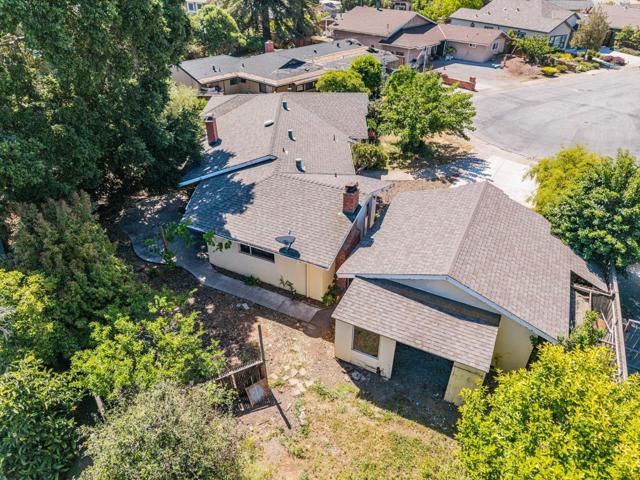 1040 Longfellow Avenue, Campbell CA: https://media.crmls.org/mediaz/6cc1046e-4919-428c-b4ce-7a6540392933.jpg