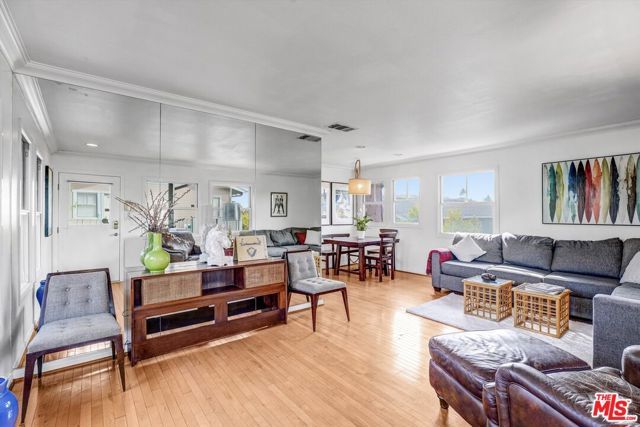830 E Kensington Road, Los Angeles CA: https://media.crmls.org/mediaz/6cc177b6-4bbd-449b-ba04-744b3a2bb497.jpg