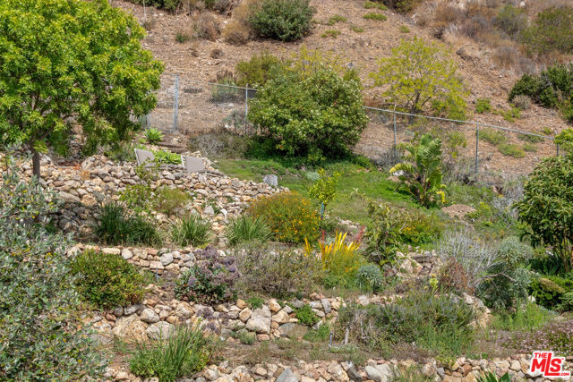 5942 Paseo Canyon Drive, Malibu CA: https://media.crmls.org/mediaz/6cc19943-cc9c-4e7e-94ae-43d93b927ed6.jpg