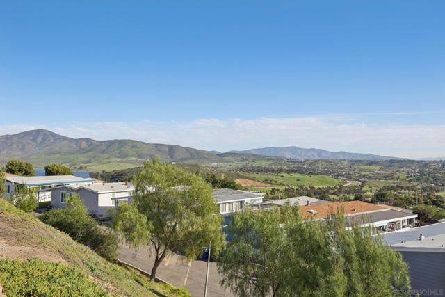 275 S Worthington St, Spring Valley CA: https://media.crmls.org/mediaz/6cc22416-1b52-4d96-bd64-d7d392400cd7.jpg