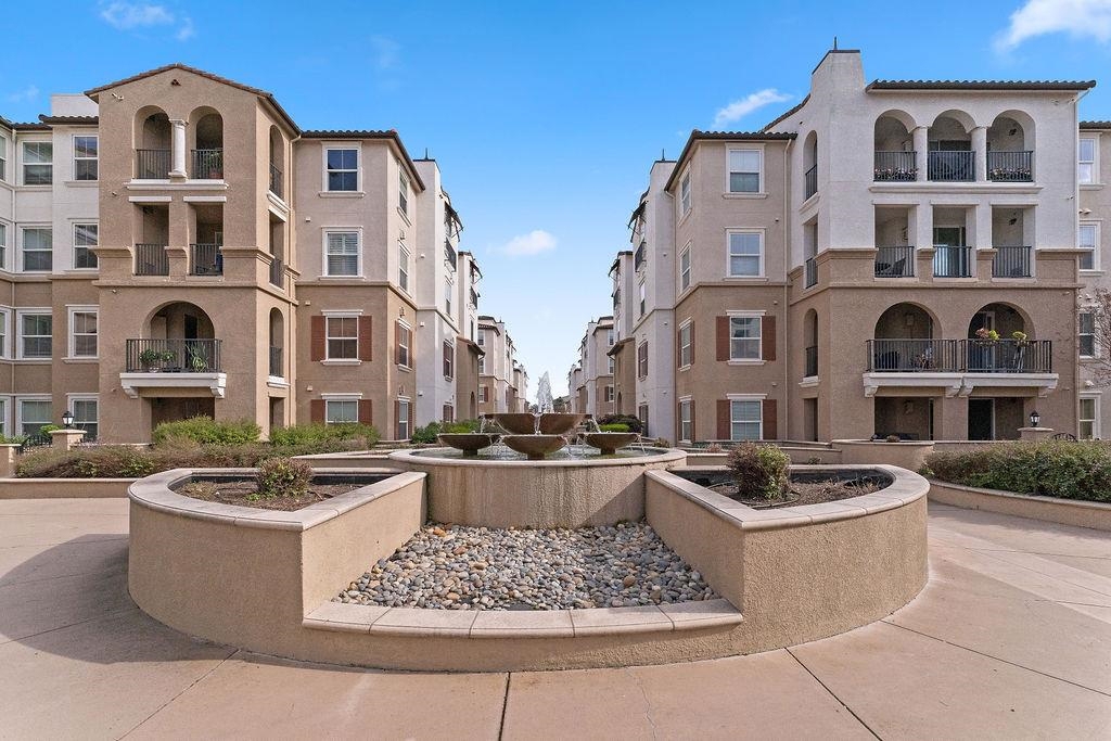 3290 Maguire Way #118