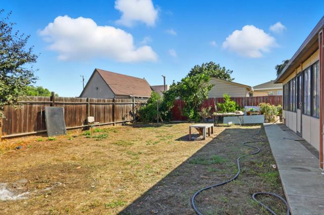1007 Newbridge Street, East Palo Alto CA: https://media.crmls.org/mediaz/6cc3afc4-3bdf-418a-a3c5-1d76e1f7e17f.jpg