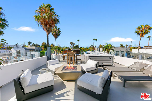1430 Abbot Kinney Boulevard, Venice CA: https://media.crmls.org/mediaz/6cc3daf7-27fa-42dc-ad8b-820e1b9facc1.jpg