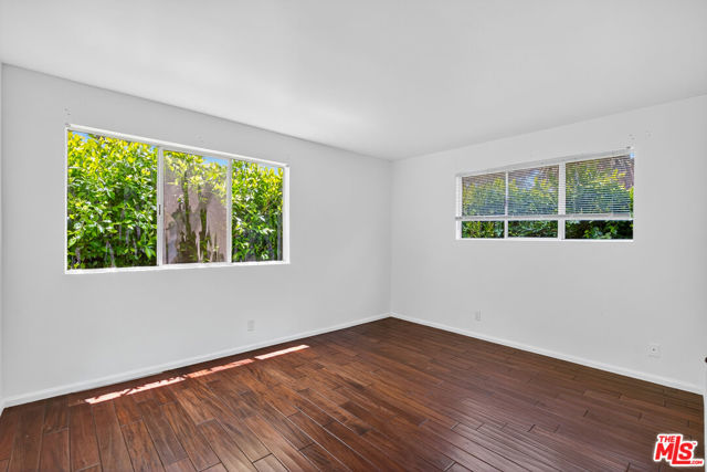 1101 Lincoln Boulevard, Santa Monica CA: https://media.crmls.org/mediaz/6cc3e214-69bf-4c90-95d7-bce2ef3716f3.jpg