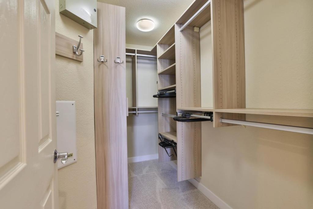 https://media.crmls.org/mediaz/6cc3f529-e0bf-4492-8c8d-3bd4c97bf10a.jpg?preset=X-Large