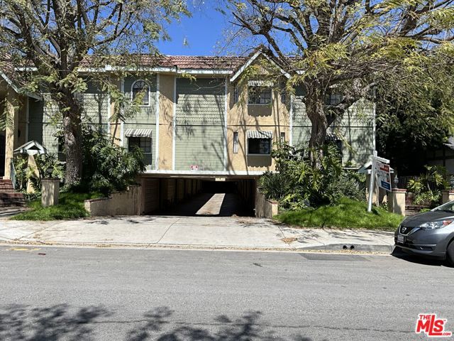 21 Palmetto Drive, Alhambra CA: https://media.crmls.org/mediaz/6cc4706a-b4f7-4189-98d1-bda12ad17616.jpg