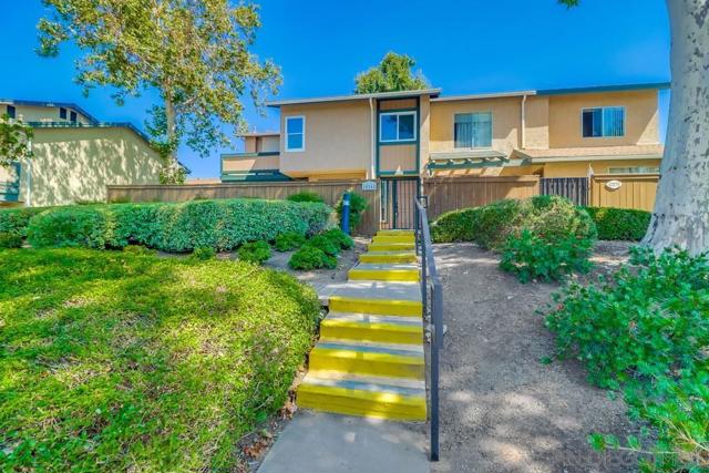 10262 Michala, Santee CA: https://media.crmls.org/mediaz/6cc4bc4b-9b5d-40a6-97e7-bd8090cbf155.jpg