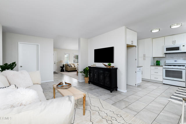 Detail Gallery Image 9 of 26 For 6227 Calle Bodega, Camarillo,  CA 93012 - 3 Beds | 2 Baths
