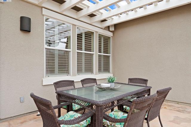 1646 Cascina Ct, Livermore CA: https://media.crmls.org/mediaz/6cc65fa1-12db-4d7c-b115-fcb194c7d210.jpg