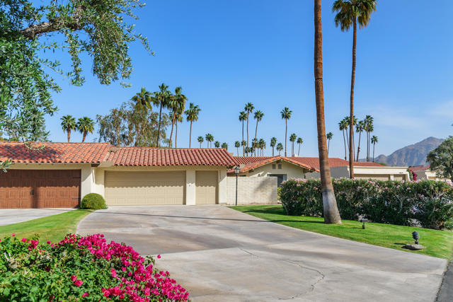 49835 Adelito Drive, La Quinta CA: https://media.crmls.org/mediaz/6cc6bb1d-0cae-4947-af33-e34bd5434fae.jpg