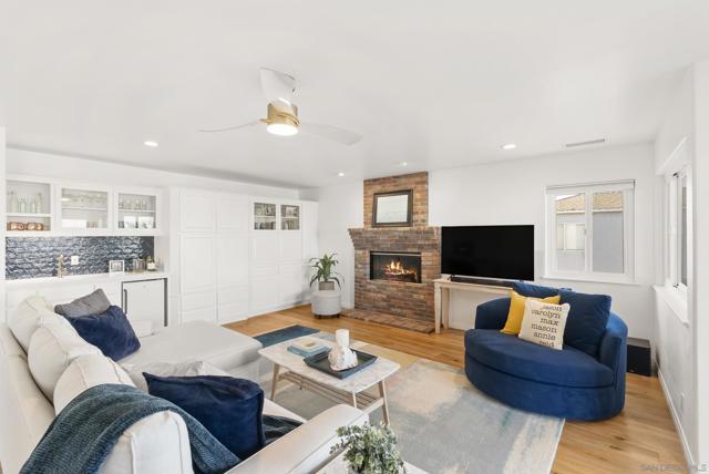 4474 Niagara Ave, San Diego CA: https://media.crmls.org/mediaz/6cc75ac8-7de9-4283-b59c-d380d2bc1eac.jpg