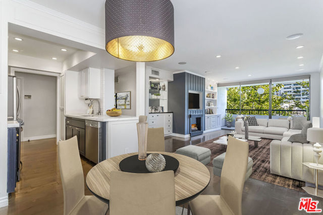 906 N Doheny Drive, West Hollywood CA: https://media.crmls.org/mediaz/6cc7a71b-b395-498d-b474-a7391f1a8a64.jpg