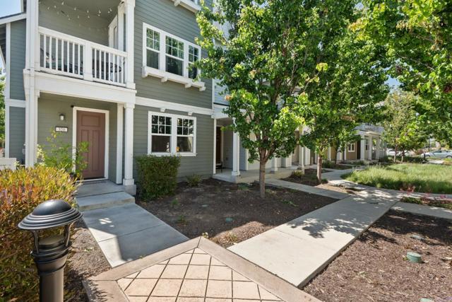 320 Circuit Way, Mountain View CA: https://media.crmls.org/mediaz/6cc80f06-8230-4fd4-a9fd-c79d9aab6fce.jpg