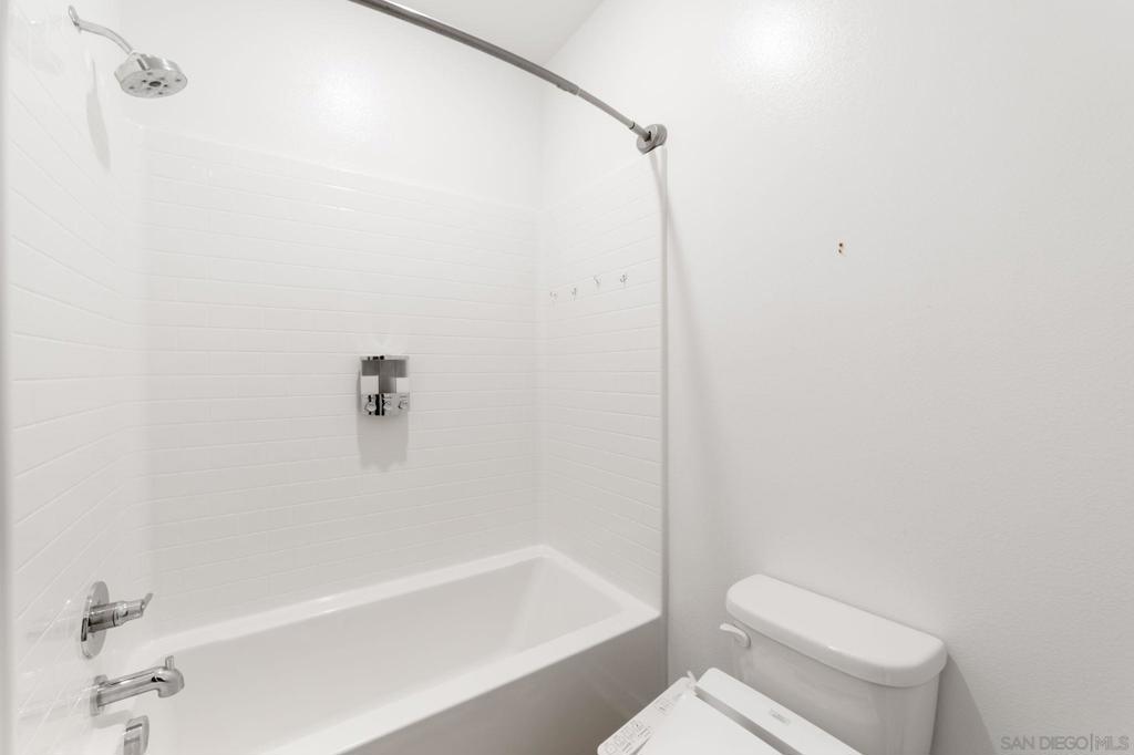 https://media.crmls.org/mediaz/6cc86030-bc09-4d43-9560-7c6280307373.jpg?preset=X-Large