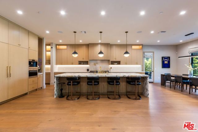 5084 Valjean Avenue, Encino CA: https://media.crmls.org/mediaz/6cc89187-a8e9-45a5-af6f-11ca72a3a51c.jpg