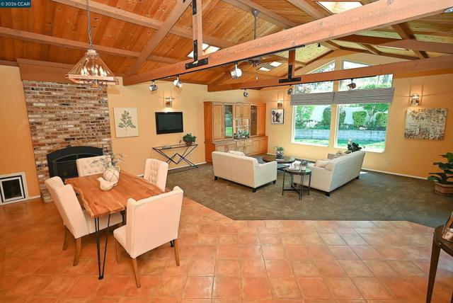 Image 34 of 60 For 2810 Wright Ave