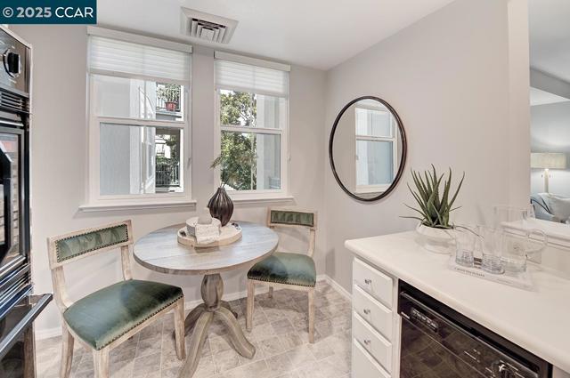 1840 Tice Creek Dr, Walnut Creek CA: https://media.crmls.org/mediaz/6cc90267-2b06-457d-9763-62e24122e414.jpg