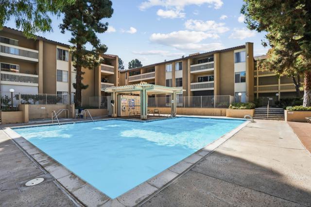 1885 Diamond St, San Diego CA: https://media.crmls.org/mediaz/6cc943da-465a-4dff-8c36-ef095d1a16f4.jpg