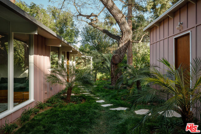 8945 Wonderland Park Avenue, Los Angeles CA: https://media.crmls.org/mediaz/6cc9c526-0bde-4699-96b2-33ee4cb6c097.jpg