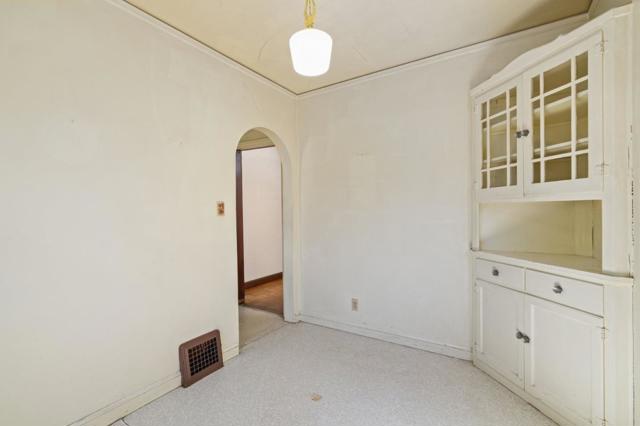 1317 Laguna Avenue, Burlingame CA: https://media.crmls.org/mediaz/6cc9f29c-ca47-431c-93dd-5839c1fdbef7.jpg