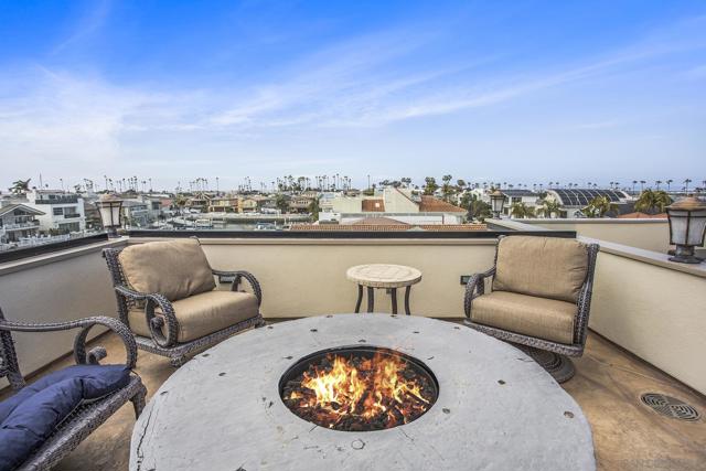 34 The Point, Coronado CA: https://media.crmls.org/mediaz/6cca614e-9f6f-45e1-96b3-df01cb34dd73.jpg