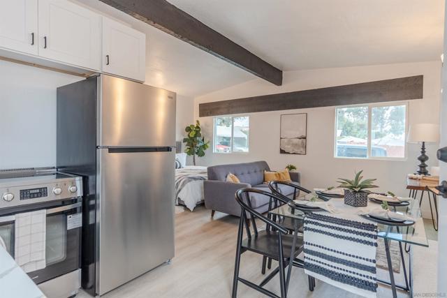 2813 15 46Th St, San Diego CA: https://media.crmls.org/mediaz/6ccabbbe-bdc2-42d2-a819-7a11bb38061a.jpg