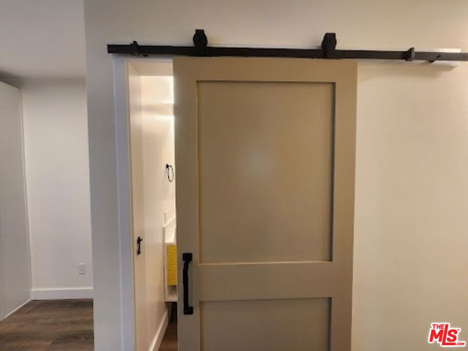 https://media.crmls.org/mediaz/6ccb202e-9139-465c-808e-88970d5813ce.jpg?preset=X-Large