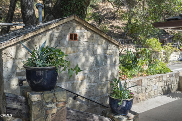 12615 Koenigstein Road, Santa Paula CA: https://media.crmls.org/mediaz/6ccb8377-389f-4e73-8667-4adf9f40b458.jpg