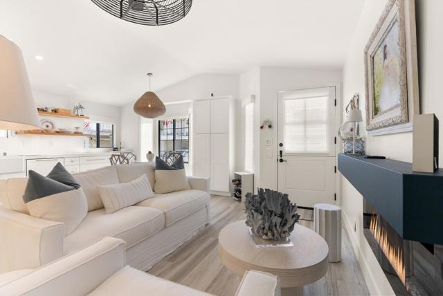 37 El Paseo Street, Newport Beach CA: https://media.crmls.org/mediaz/6ccb8dfd-908d-42c6-875f-86d3301547e9.jpg