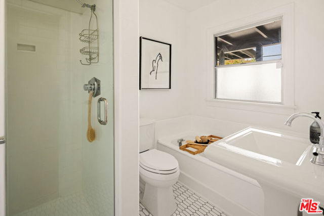 1307 Hauser Boulevard, Los Angeles CA: https://media.crmls.org/mediaz/6ccbabec-ab5c-48b9-849d-9e7be61baaec.jpg
