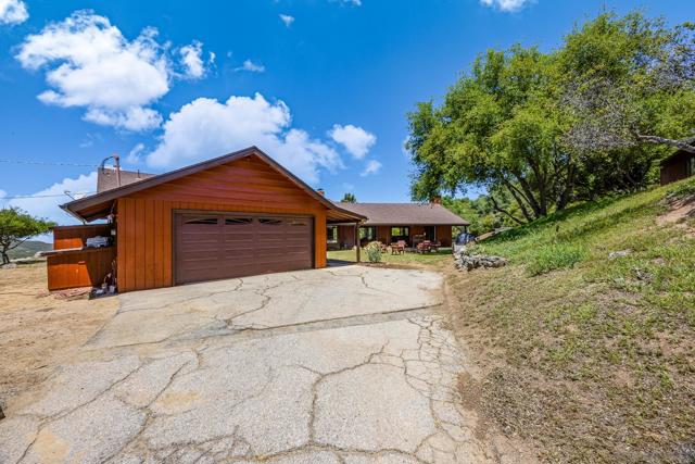 10649 Boulder Creek Rd, Descanso CA: https://media.crmls.org/mediaz/6ccbb92a-71e3-4513-8dec-994c32a3757f.jpg