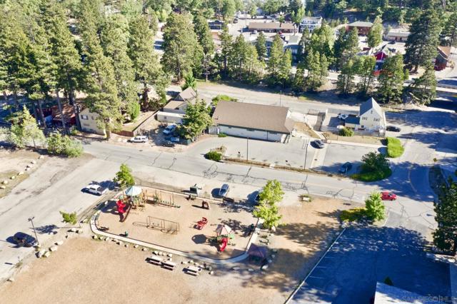 32065 Hunsaker Way, Running Springs CA: https://media.crmls.org/mediaz/6ccc284e-6e13-419d-82bc-8463f7e26ffe.jpg