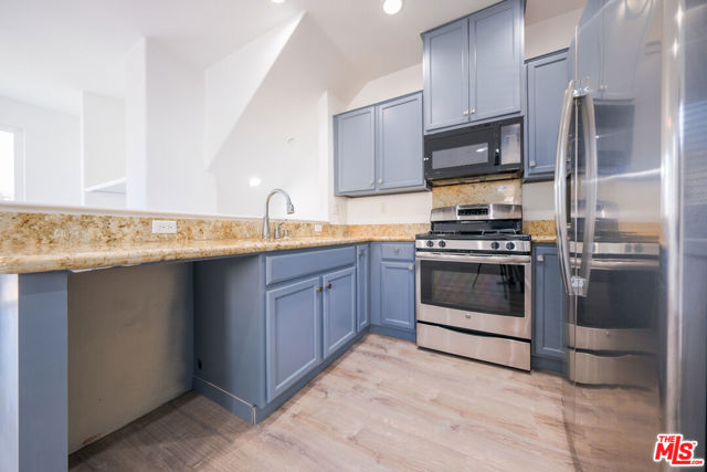 14661 Sherman Way, Van Nuys CA: https://media.crmls.org/mediaz/6ccc36c5-72da-4607-9bb1-e0cde63bb562.jpg