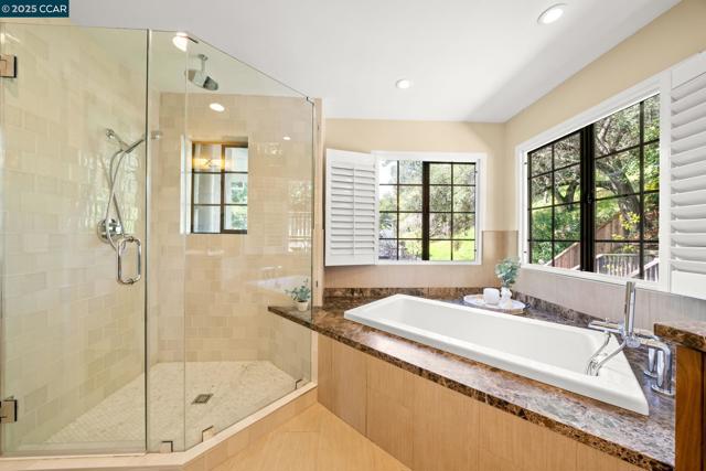 125 Sleepy Hollow Ln, Orinda CA: https://media.crmls.org/mediaz/6ccc9019-5af2-4ed5-83d8-d73f6c67e4ec.jpg