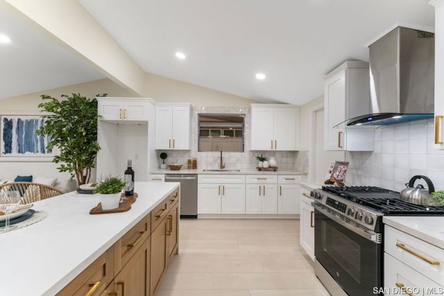 3424 Lockwood DR, San Diego CA: https://media.crmls.org/mediaz/6cccbda0-9e29-468a-822f-8afb2746914f.jpg
