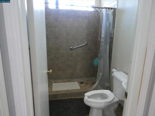 Image 22 of 43 For 2908 Sargent Ave