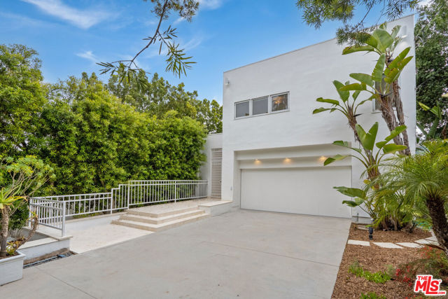 7582 Mulholland Dr, Los Angeles, CA 90046