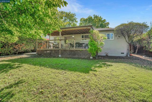 2968 Glenside Dr, Concord CA: https://media.crmls.org/mediaz/6ccda16d-d630-4685-a8f9-2e58f918170b.jpg