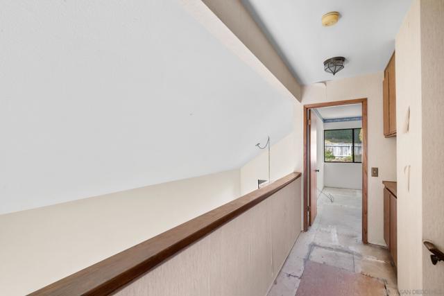2818 Forest View Way, Carlsbad CA: https://media.crmls.org/mediaz/6ccdc796-e4f0-4d6f-8941-9aea41d0dc19.jpg
