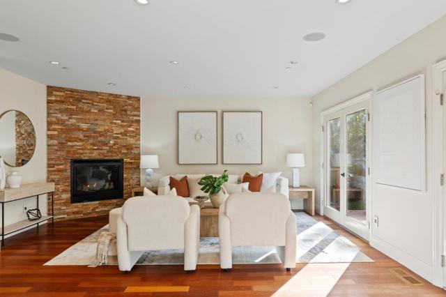 2124 Oakley Avenue, Menlo Park CA: https://media.crmls.org/mediaz/6ccdf4a3-55f5-4acb-81fb-a7d4f5b7ea62.jpg