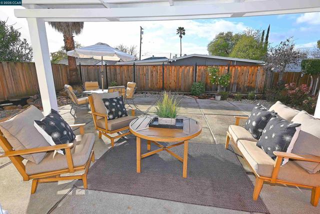 1677 6Th St, Concord CA: https://media.crmls.org/mediaz/6cce4d37-565f-4007-b702-8e706162883a.jpg