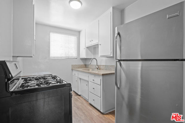 115 N Oak Street, Inglewood CA: https://media.crmls.org/mediaz/6cce9d37-0348-4a4d-bc55-0990091ce237.jpg