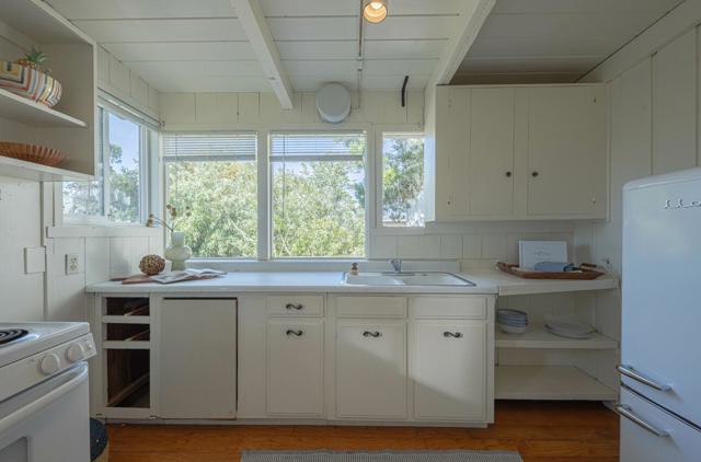 1208 Presidio Boulevard, Pacific Grove CA: https://media.crmls.org/mediaz/6cce9fa8-e345-45d9-9bc3-786184f0f685.jpg