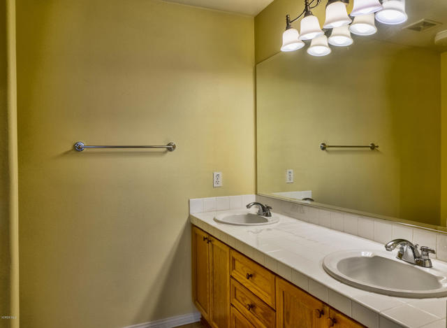 1026 Corte Augusta, Camarillo CA: https://media.crmls.org/mediaz/6cceff36-1ffd-4457-95f4-694f3d3aca90.jpg