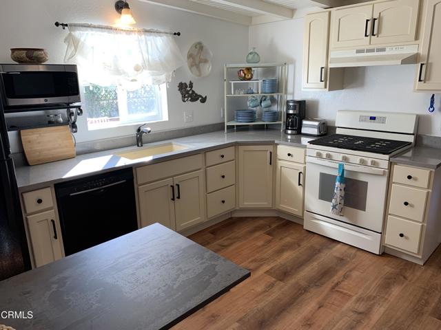 Detail Gallery Image 10 of 31 For 17620 N Highway 1, Fort Bragg,  CA 95437 - 3 Beds | 2 Baths